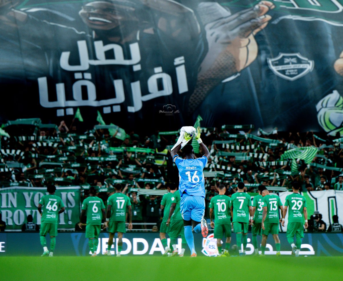 لافتت جمهور #الاهلي الى الحارس #مندي بطل افريقيا  #الاهلي_الاتفاق