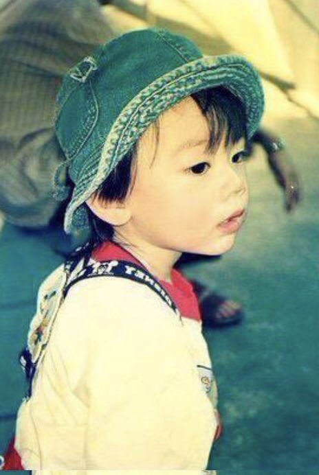 ทุกคนยังอยู่มั้ย โค้งสุดท้ายจริงๆแล้วนะ ขอคนละ 2 เมนชั่น เพื่อส่งน้องเตนล์จิ๋วสู่ 1M

TENLEE WITH YSL MENs WINTER26 #SaintLaurentxTEN