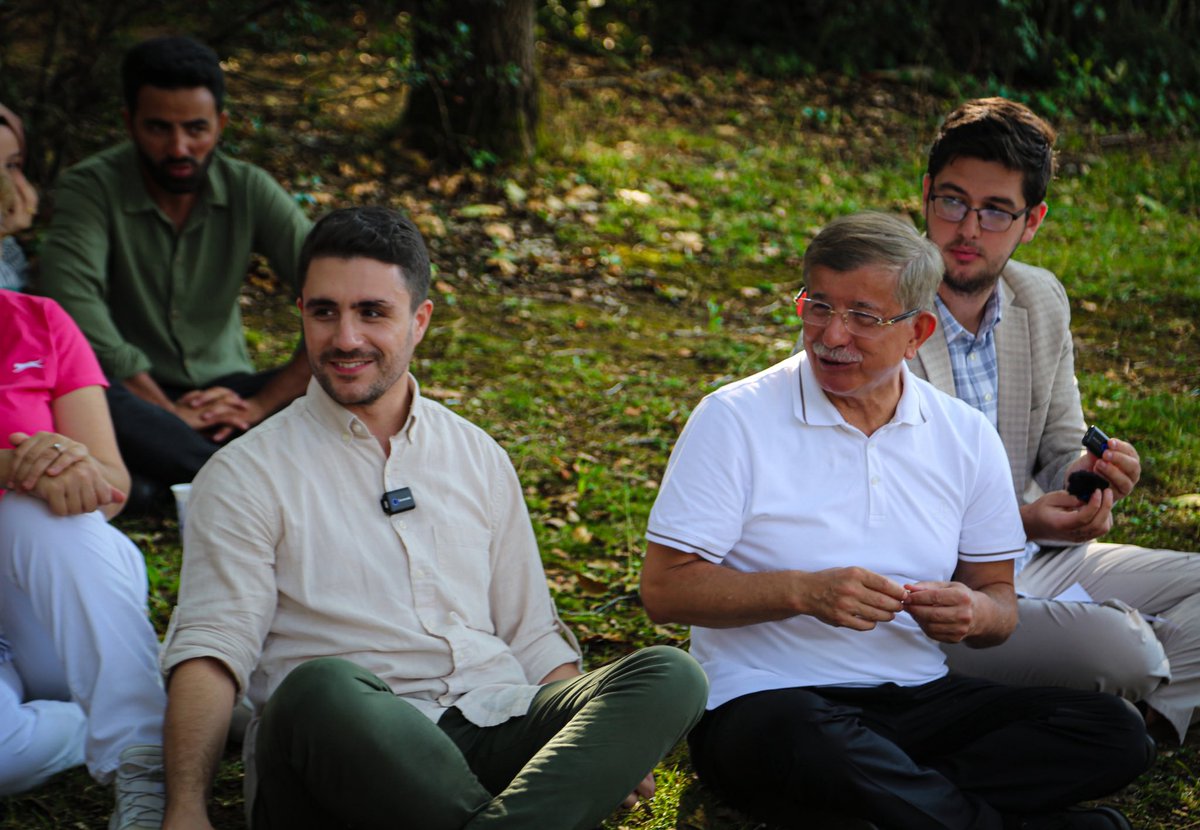 MstafaCakmakci's tweet photo. Tecrübe ve Umut.
@Ahmet_Davutoglu https://t.co/zRsnsq1t59