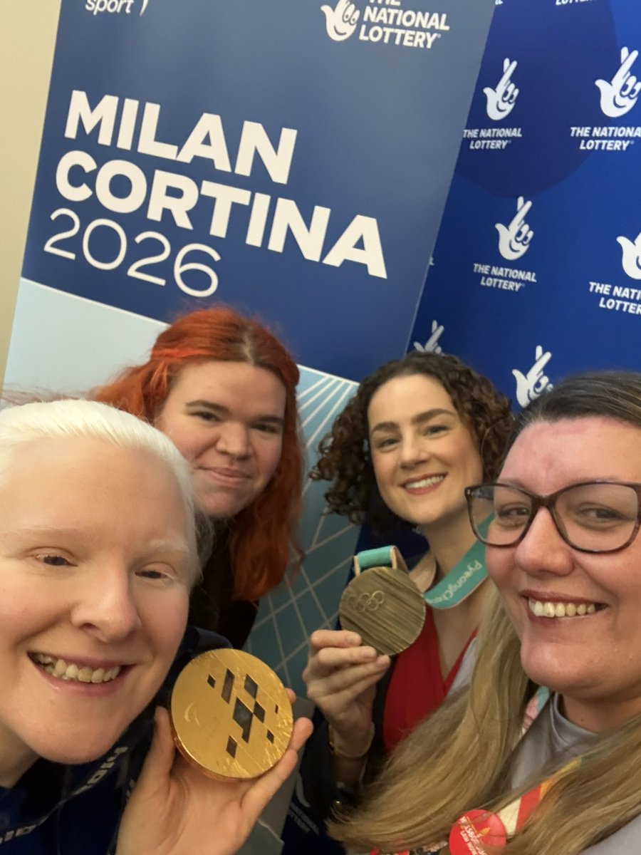 KatieCurtis tweet media