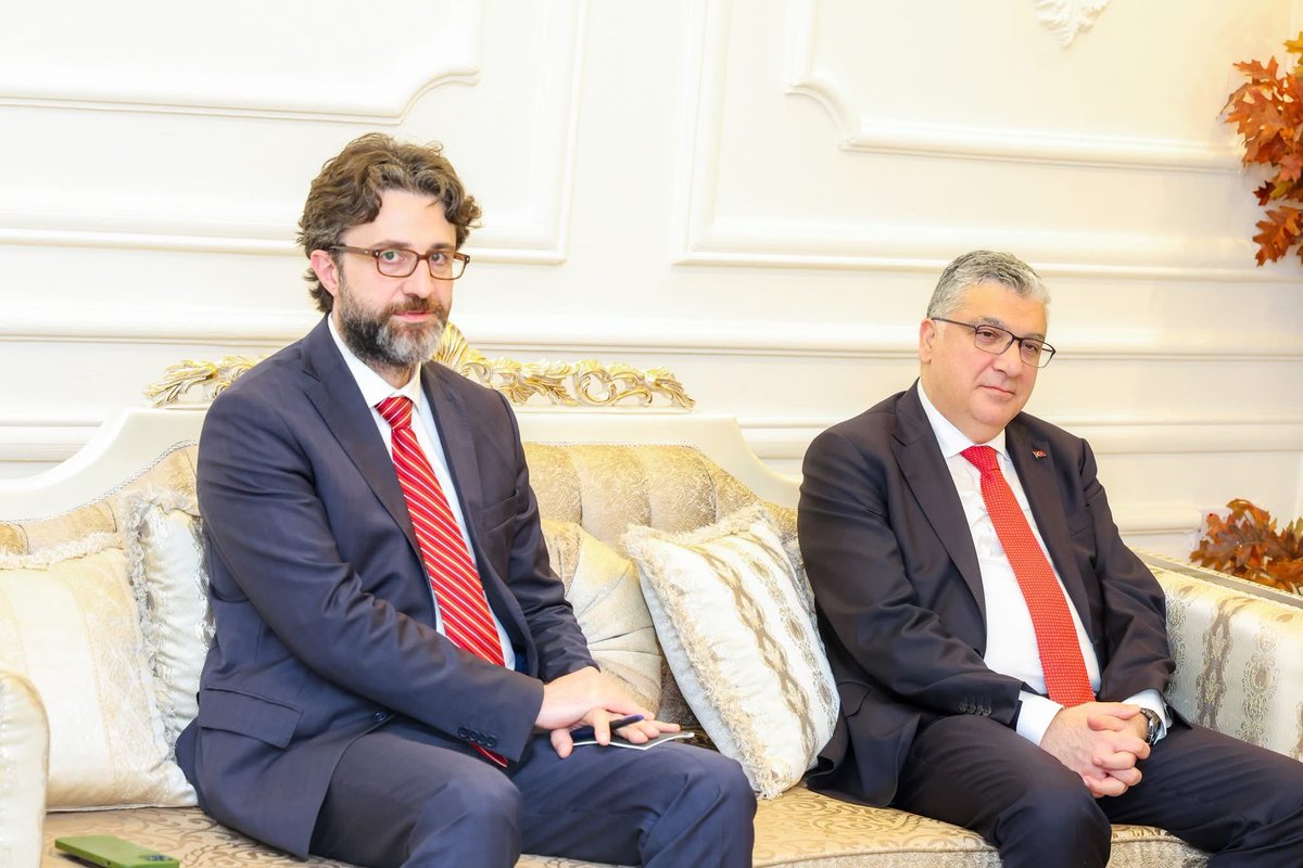 MoPMTSomalia's tweet photo. Prime Minister @HamzaAbdiBarre hosted a Turkish delegation led by Deputy Minister of Transport &amp; Infrastructure Durmuş Ünüvar in Mogadishu.The meeting, attended by @MoPMTSomalia Minister @Amohamednur, focused on strengthening Somalia–Türkiye https://t.co/s83TbF1E6g