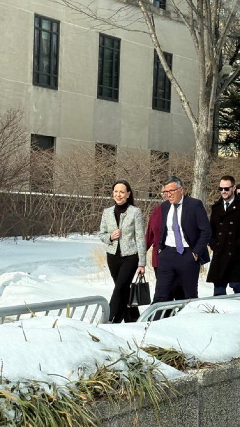 eduardomenoni's tweet image. 🇺🇸🇻🇪 | María Corina Machado llegó a la sede del Departamento de Estado para encontrarse con el secretario de Estado, Marco Rubio.