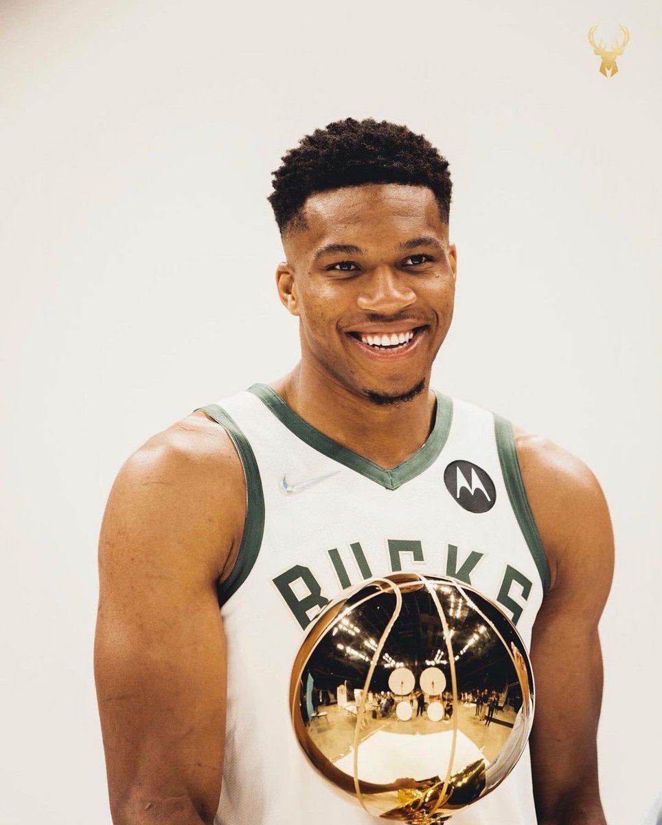 🚨 ALERTE GÉNÉRALE ! 

LA SUPERSTAR GIANNIS ANTETOKOUNMPO DEVRAIT QUITTER LES BUCKS DE MILWAUKEE DANS LES PROCHAINS JOURS 🤯

C’EST UN ÉNORME SÉISME EN NBA.