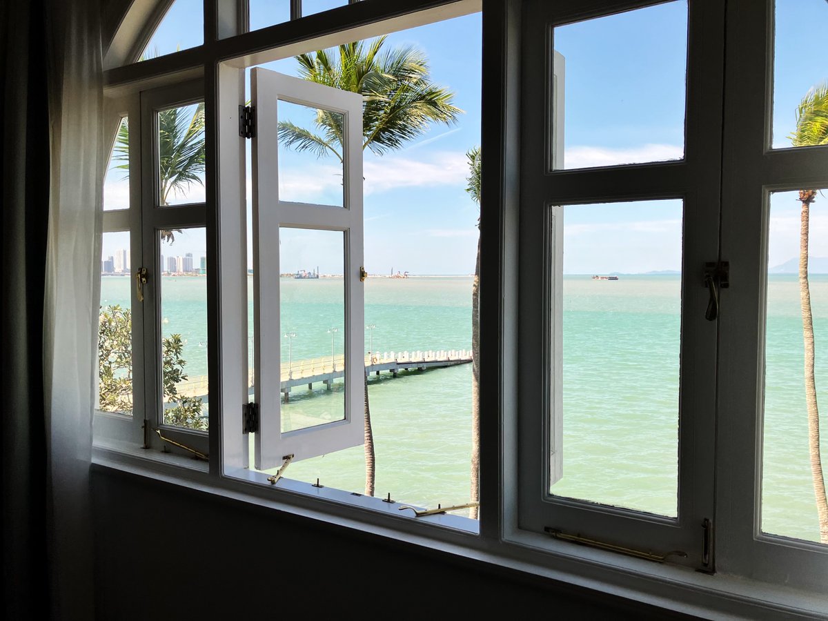 ShangrilaQuest's tweet image. It’s Water Wednesday #water  #window💦🌊

Q0 or share a picture of water.🤗✨💕