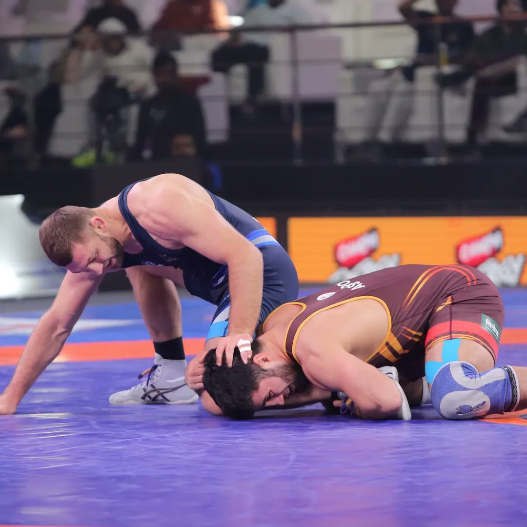 Strong international clash on the mat. Mykhailov Vasyl (UP Dominators) defeats Ashirov Ashraf (Haryana Thunders) 5–3 in a competitive bout. UP Dominators keep pushing forward. #mykhailovvasyl #updominators #haryanathunders #pwl #ᴛʀᴇɴᴅɪɴɢɴᴏᴡ