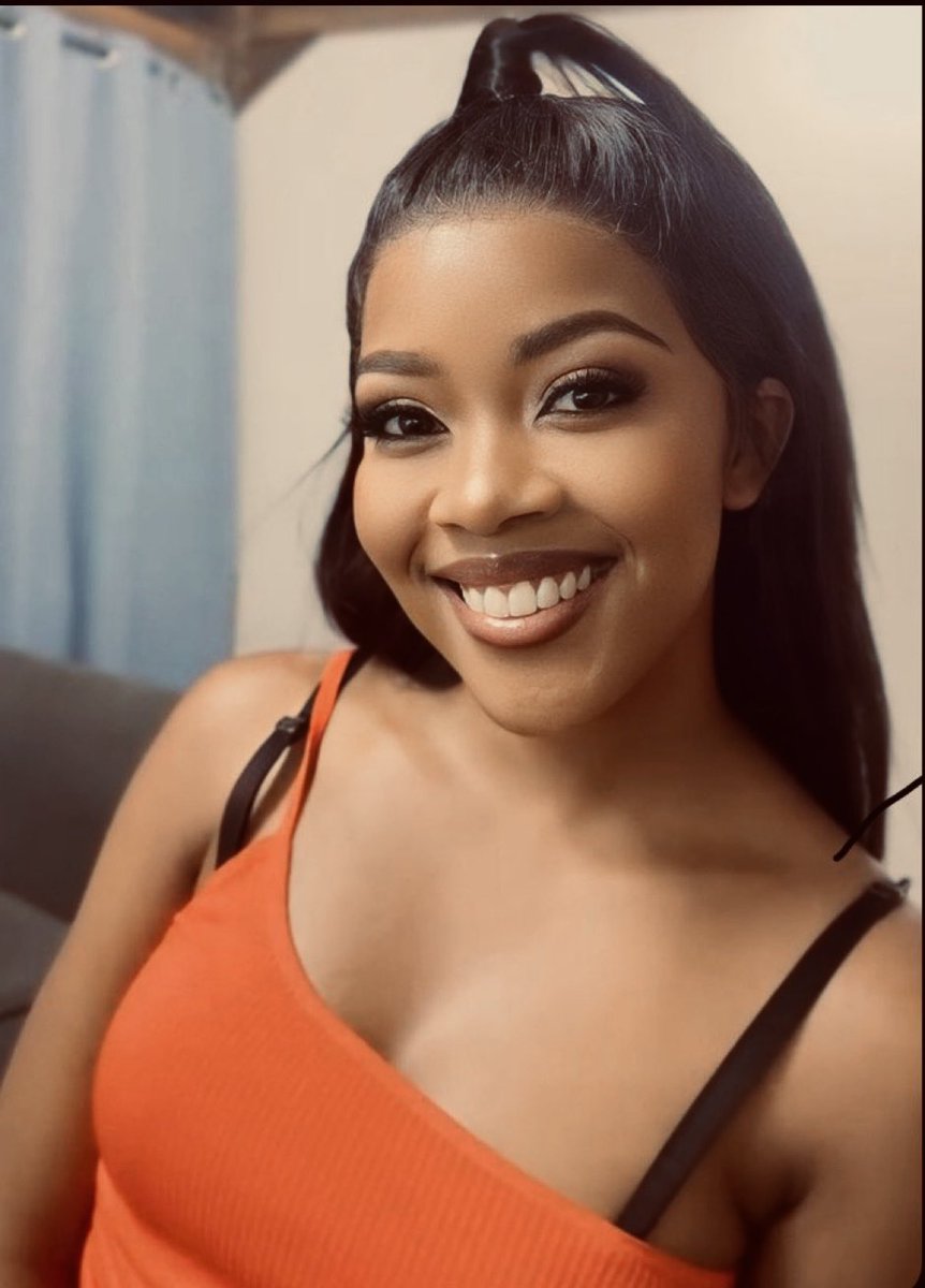 A million dollar smile ke nono 🤌🏾. Say cheeeeese!! 😄 📸  As we continue to vote for our Liliza 😤🌸 
#BBMzansiS6 #LiemaPantsi