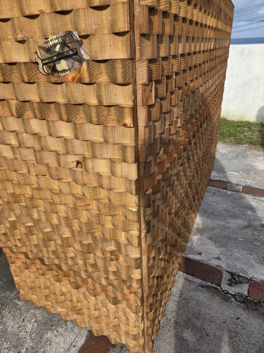 BuilderChiko's tweet photo. It's all in the details. Portable/foldable bar 🪚 #chikothebuilder https://t.co/WeJs8P3q0c