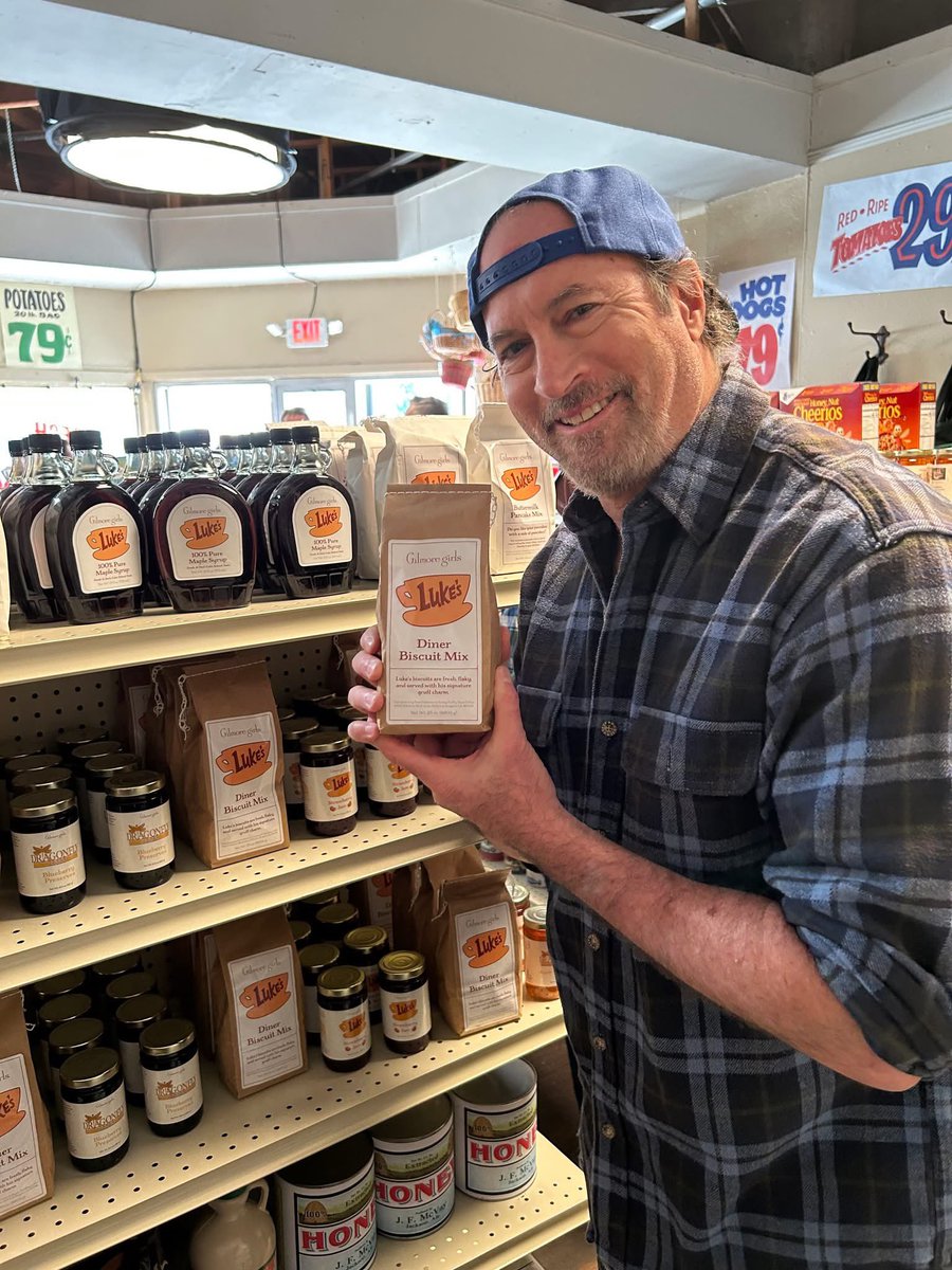 ScottyPsBigMug's tweet photo. Luke's Diner & #DragonflyInn Teas Are Now Available! Plus Luke's Diner Biscuit Mix!
🫖
Check it out! - https://t.co/h6uDuWdEI6
🧢
ORDER HERE: https://t.co/QtX4bsArrh
Courtesy of @ScottGPatterson , @ScottyPsBigMug #Coffee, & @wbtourhollywood
#GilmoreGirls #LukesDiner #Tea https://t.co/7zb5C0A7xo