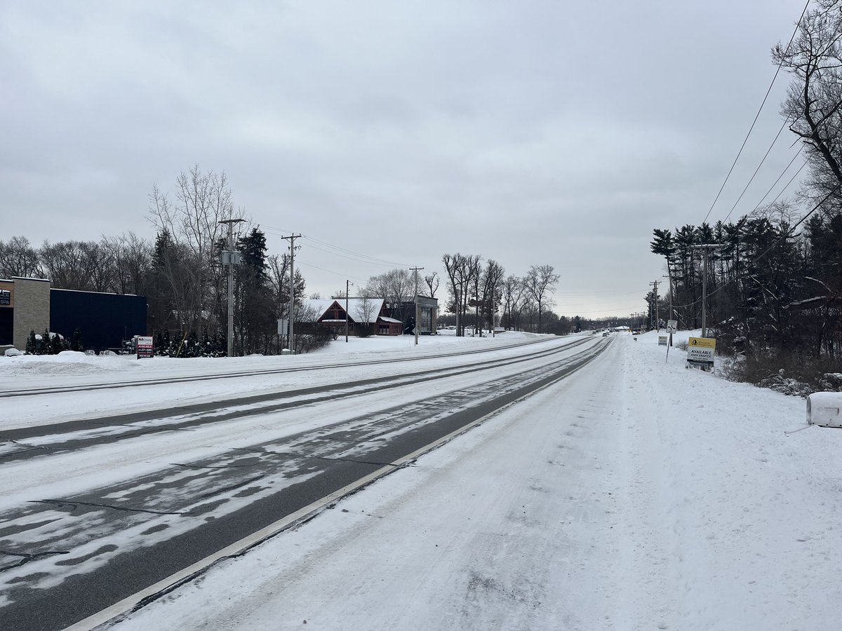 Roads Remain Slick⚠️

This is IN-23 east of Gumwood in Granger. 

Rock salt is not effective below 15° other treatments also are less effective in extreme cold. 

Temps are forecast to warm into the 20s this weekend, roads will start to improve.

#inwx #miwx