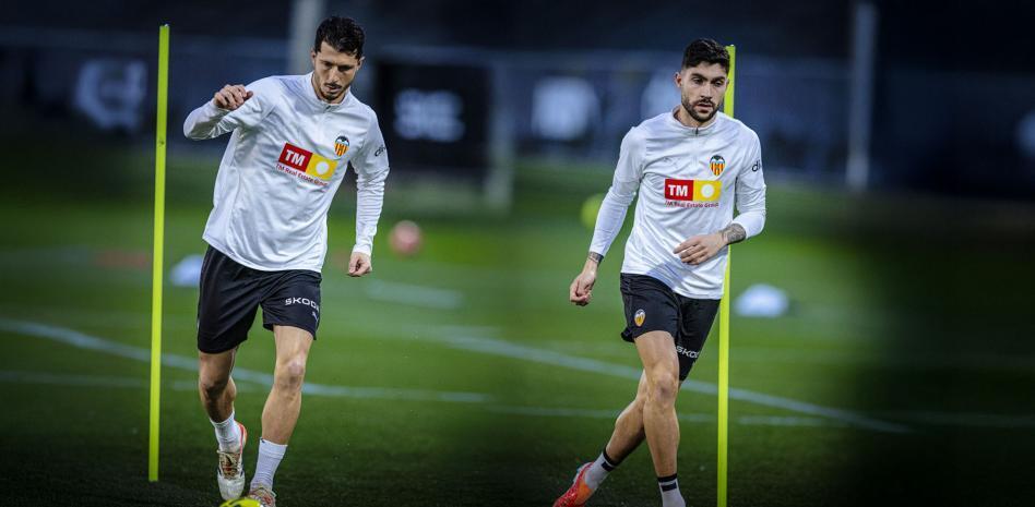 El Valencia hace piña y refuerza el vestuario tras la racha positiva
valencianista.net/2026/01/28/el-…
<a href="/valenciacf_en/">Valencia CF</a> <a href="/Amunt/">Valencia</a> <a href="/sentiment/">Sentiment</a> <a href="/vixcavalencia/">Sergio Fuster</a> <a href="/AcademiaVCF/">Academia VCF</a>