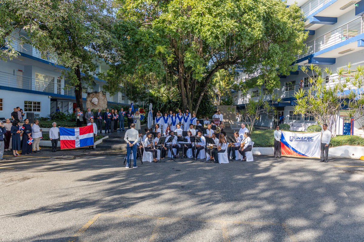 Universidad APEC tweet media
