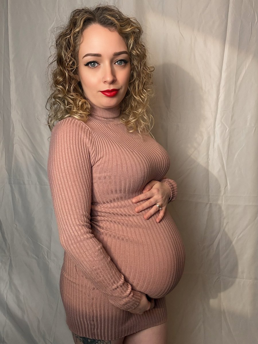 This twin bump looks super round today 🥰 don’t you think? 

#shortgirl #pregnant #lilmama #pregnantwife #pregnancyjourney