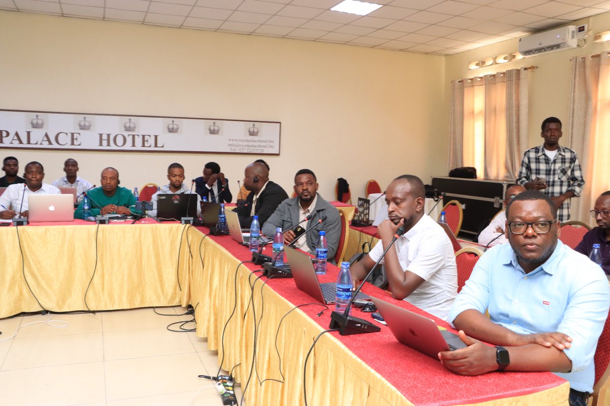 msp_burundi's tweet image. Elle était accompagnée du Directeur du #SETIC, Bienvenu Irakoze.
Cette activité est organisée via la #DGISA avec l’appui financier de #DATAFI.