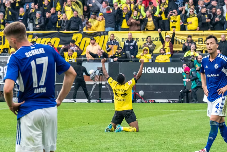 StoneBarca's tweet photo. Schalke 04 has a unique opportunity to loan the beloved former Dortmund player Moukoko and buy him in the summer.
Copenhagen is asking for a transfer fee of between €4-5 million. Moukoko and Dzeko are like insurance with market value potential.
#s04 #fcklive #fcbfck #bvb https://t.co/Sj490SqrHp