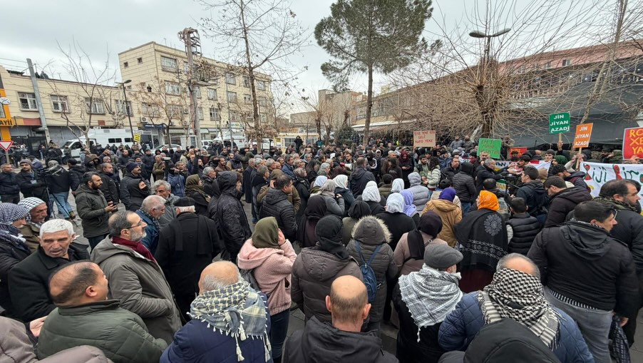 SiverekDEMParti's tweet photo. Siverek halkı Rojava'ya yapılan saldırılara karşı yürüdü
Xwedi derketina Rojava xwedi derketina mırovahiyê ye
Rojava halkı yalnız değildir https://t.co/hVAdfKnkA4