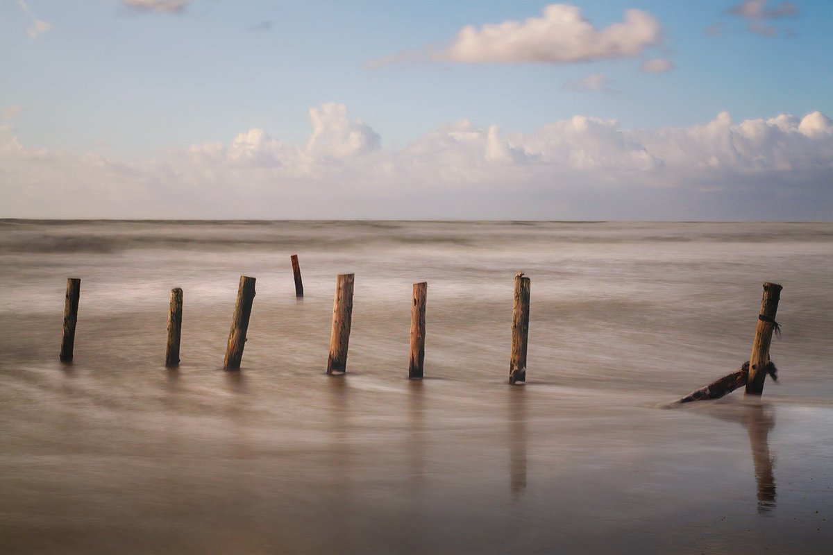 stark, frei 
von endloser Tiefe und
tiefer Endlosigkeit

stark genug
um bewegende Wellen
zu tragen

ruht in sich
um Halt zu geben

#mehrmeermittwoch