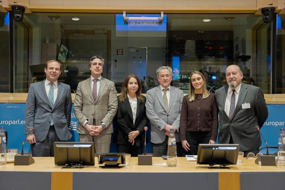 CEFAS_CEU's tweet photo. ▶️ Hemos presentado en el Parlamento Europeo el informe "Las múltiples caras del terrorismo en Cuba" en unas jornadas organizadas por @PatriotsEP. 

🎯 En el acto se ha señalado la amenaza que representa el régimen cubano y su influencia en Occidente.

📲 https://t.co/S0pGJ4DtTU https://t.co/ujJCpRXws8