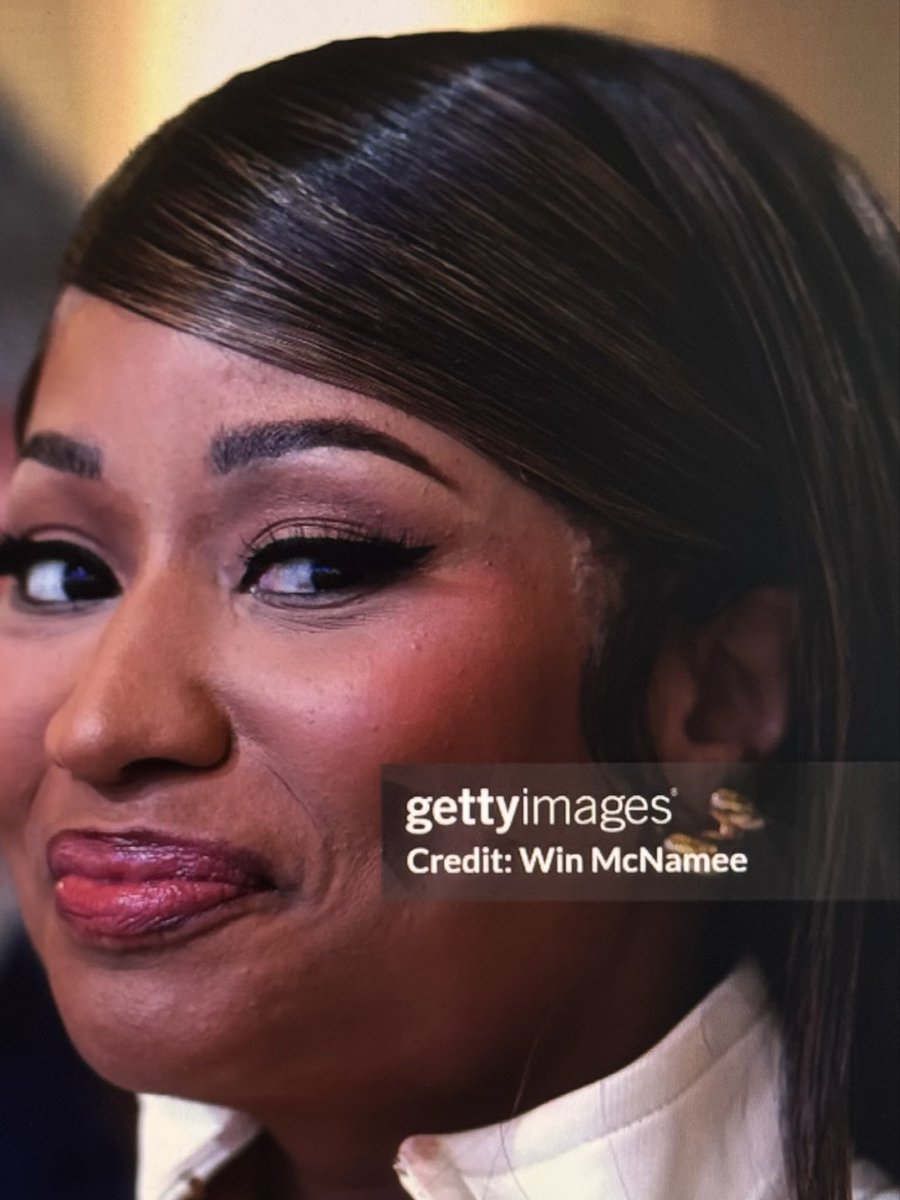 PHnetizenHOF's tweet image. Who ever did her wig, i hope you’re having a great day.