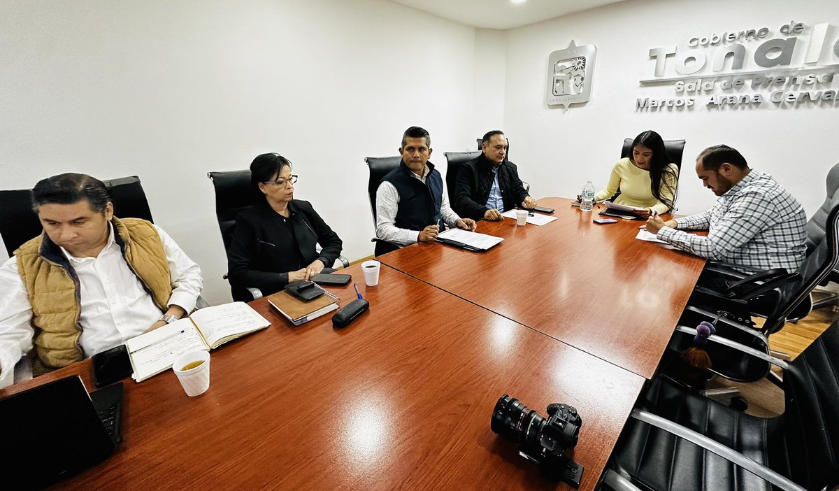 Edgar_LopezJ's tweet photo. En la Comisión de Desarrollo Urbano y Planeación fue claro: no más construcciones sin servicios ni planeación.
El crecimiento del municipio debe ser responsable, ordenado y pensado para la gente. Construir bien no es opción, es obligación. https://t.co/2RSJ4u1EAH