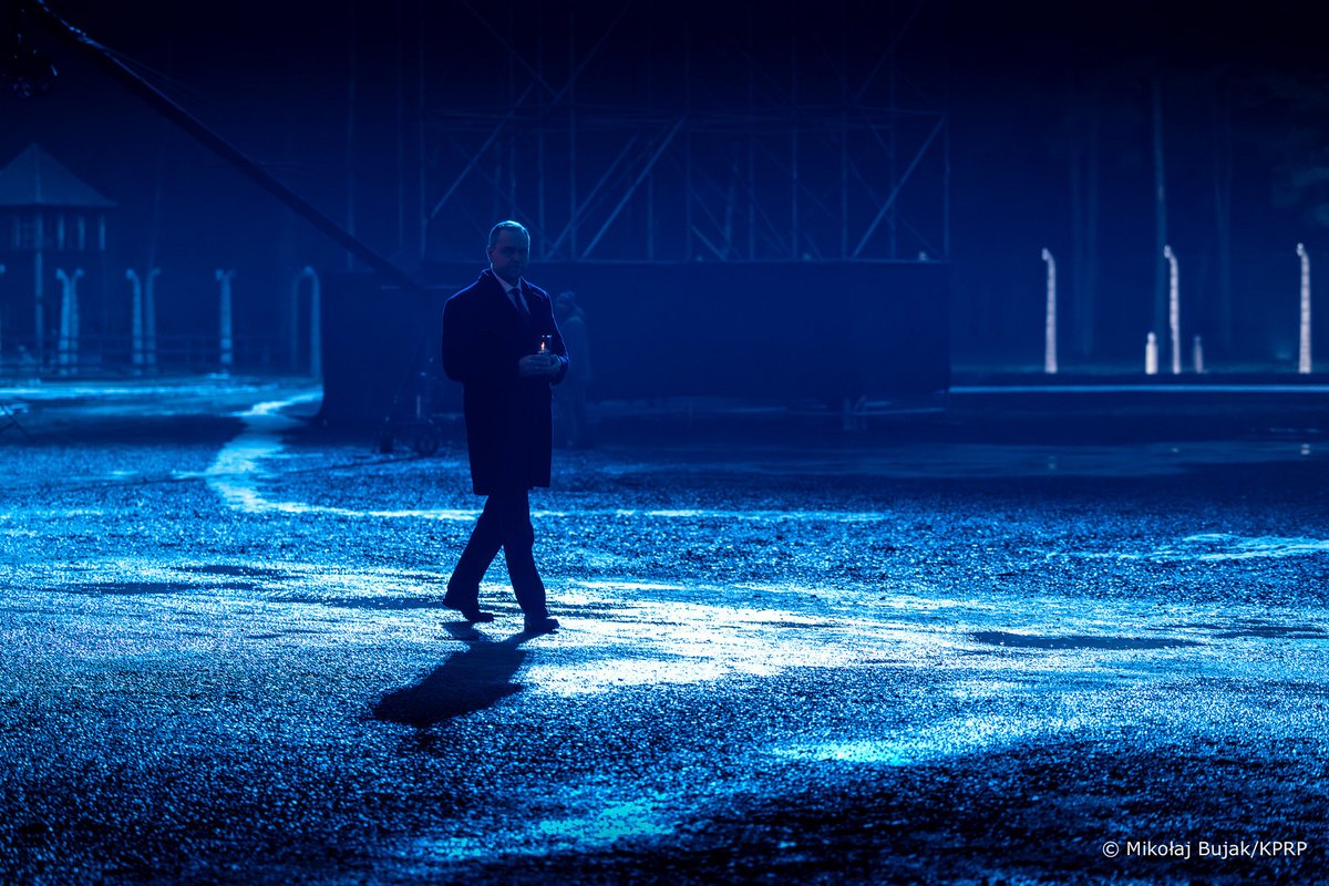 Kolejne NIESAMOWITE zdjęcie osobistego fotografa Prezydenta Karola Nawrockiego, Pana Mikołaja Bujaka.

Panie <a href="/mikolaj_bk/">Mikołaj Bujak</a> bardzo liczę na to, że w przyszłości ukaże się Pana album z tymi arcydziełami dokumentującymi przebieg tej znakomitej prezydentury.

Coś nieprawdopodobnego.