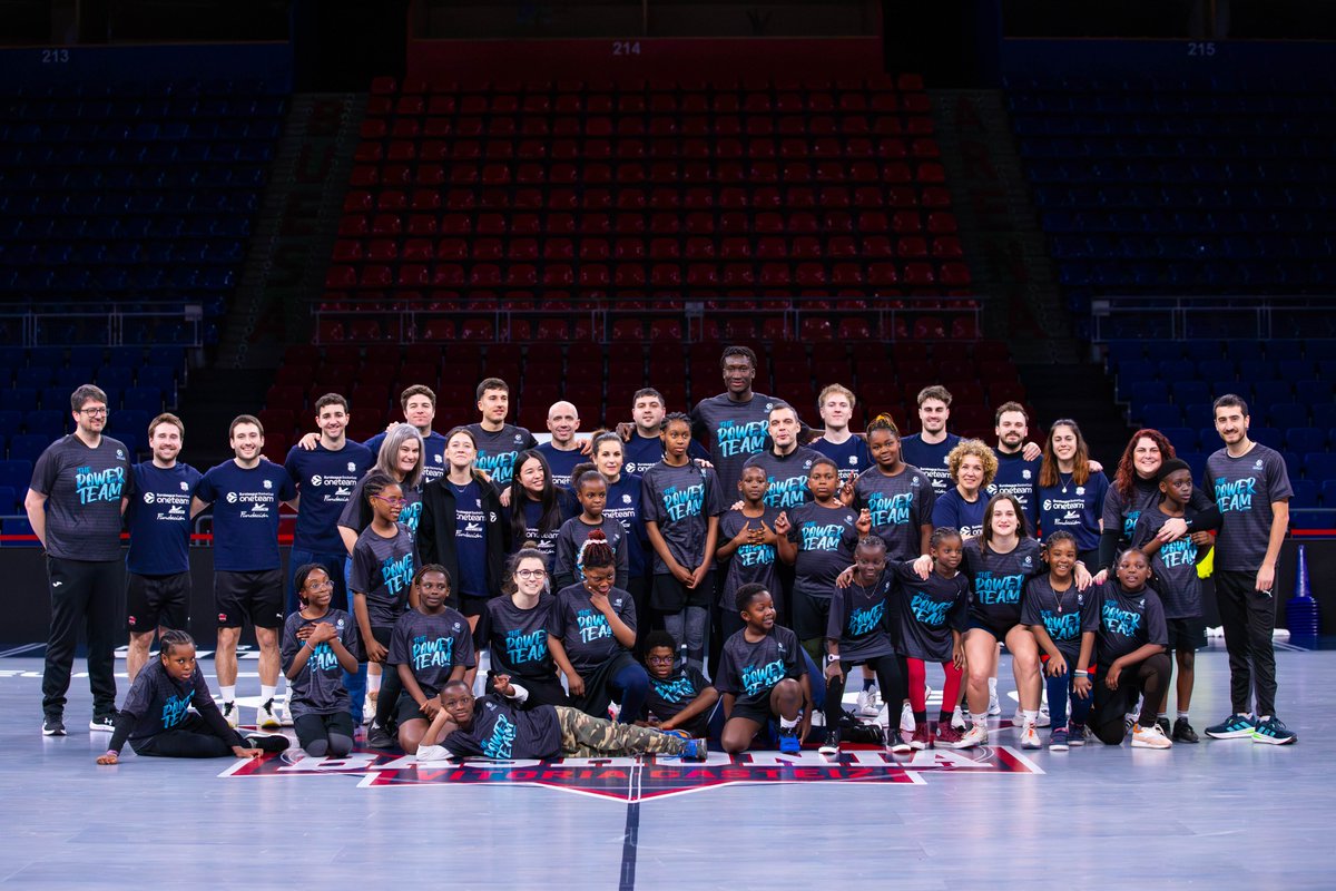 Baskonia's tweet photo. 🔵🔴Hoy ha tenido lugar la segunda sesión @OTEuroleague con empleados de Baskonia Alavés Group   

Donde han compartido un nuevo entrenamiento juntos y han reforzando su compromiso con el proyecto 🩵

#WeAreAllOneTeam #PowerOfTeam https://t.co/vwGh9Uhb1t