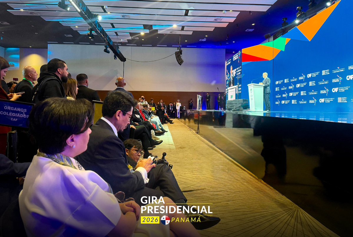 🇪🇨 presente en el Foro Económico Internacional América Latina y el Caribe 2026🌎

La canciller <a href="/gabisommerfeld/">Gabriela Sommerfeld</a> acompañó al Pdte. <a href="/DanielNoboaOk/">Daniel Noboa Azin</a> en la apertura de la sesión plenaria de este importante espacio regional, que reúne a altas autoridades y empresarios de nuestra región.