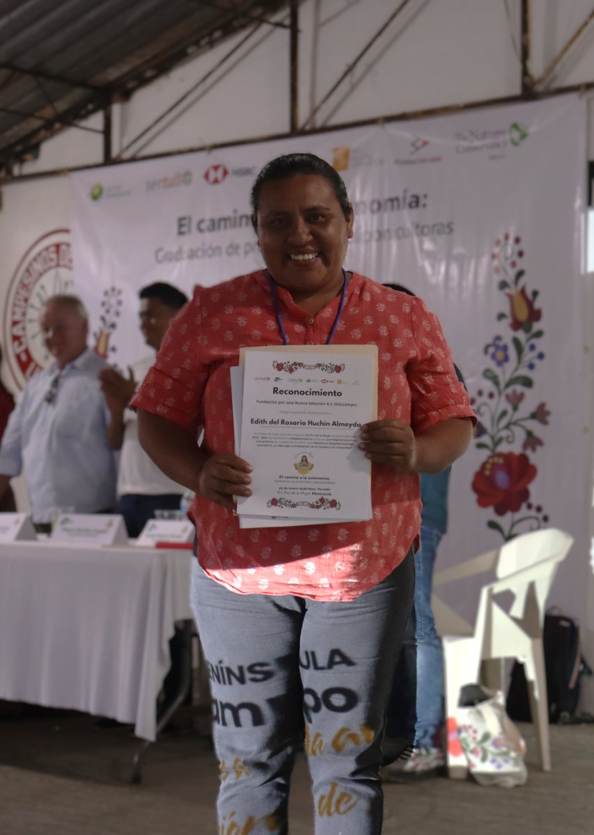 El camino a la autonomía: Graduación de productoras meliponicultoras 🐝
Celebramos la graduación de mujeres que concluyeron su proceso de acompañamiento con #Educampo, avanzando hacia la autonomía económica a través de la #meliponicultura. 💛 #Yucatán #Campeche #EnProdelaMujer