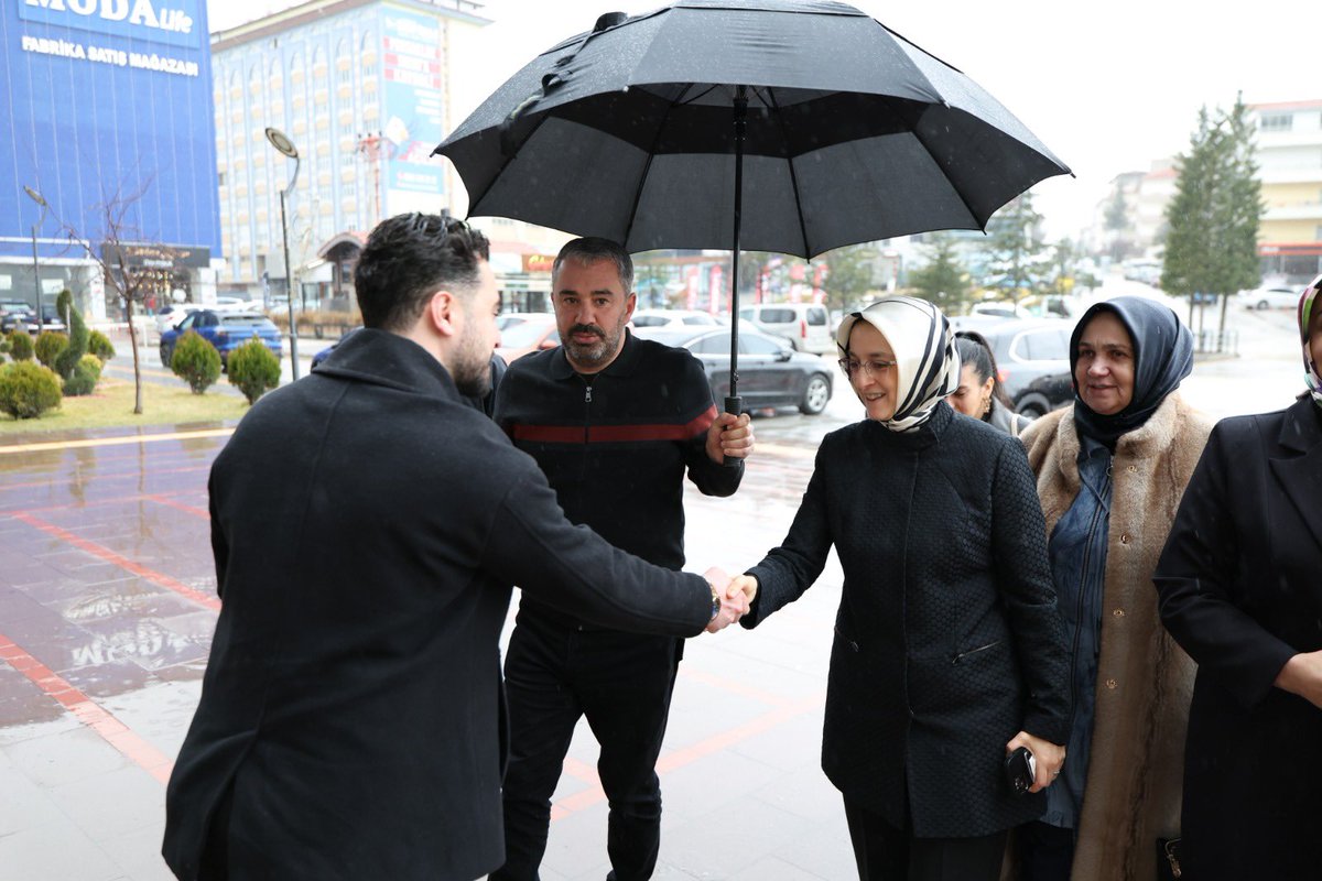 SKM programı kapsamında Milletvekilimiz Lütfiye Selva Çam, Belediye Başkanımız Ertuğrul Çetin, yürütme ve yönetim kurulu üyelerimiz ile kadın ve gençlik kollarımızla birlikte Pursaklar Ağız ve Diş Sağlığı Merkezi’ni ziyaret ettik.
<a href="/AkpartiAnkara/">AK Parti Ankara</a>