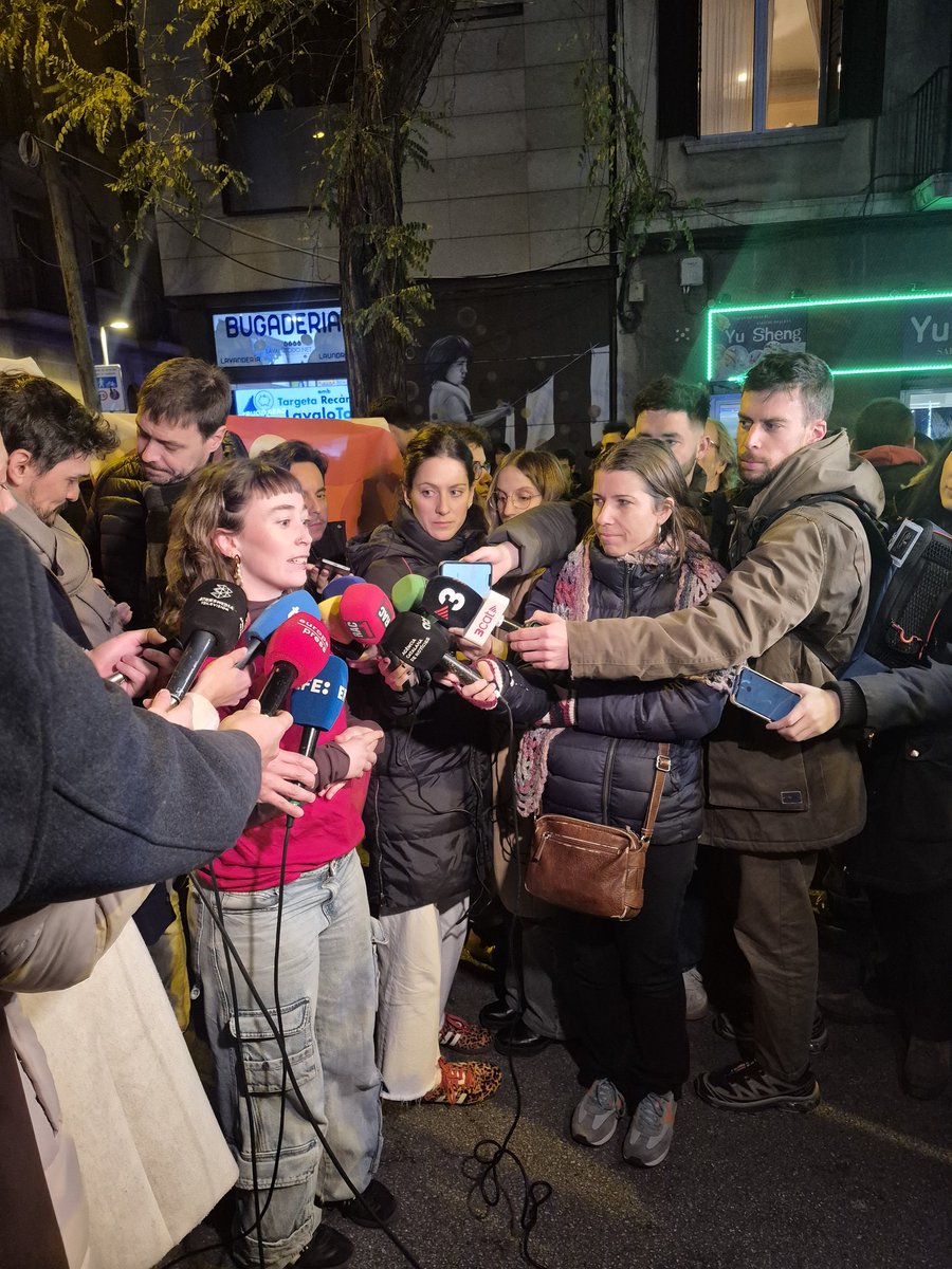 Junts per Catalunya sou responsables de la caiguda de la moratòria, ara hi ha 60.000 famílies amb risc de desnonament.

<a href="/JuntsXCat/">Junts per Catalunya🎗</a>