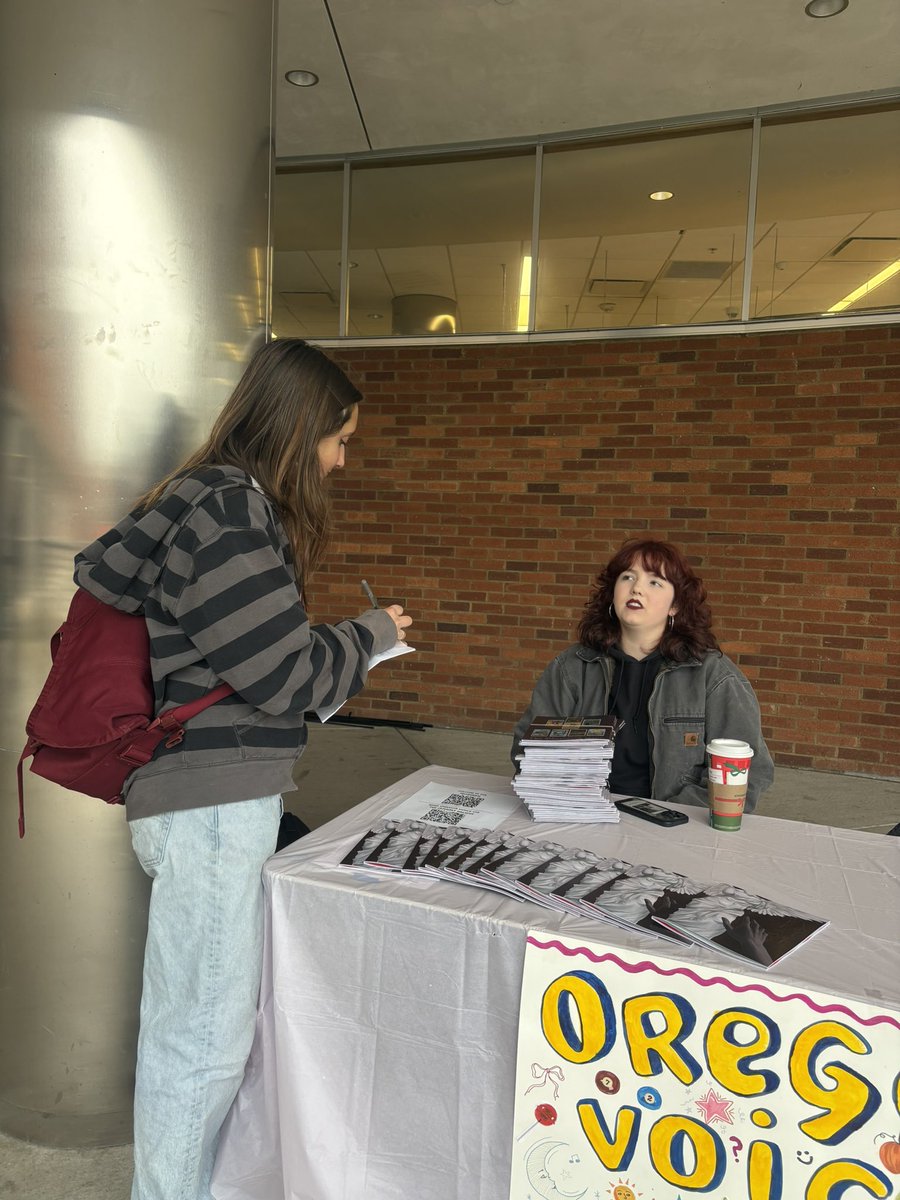 jcom34724681's tweet photo. #11 Interview #1: We chatted with Elsa Rogers, a junior cinema studies student and Editor in Chief of Oregon Voice magazine. She was tabling outside the EMU to promote the release of the fall 2025 issue…(continued) #SM4J2026 https://t.co/pdVix3daLT