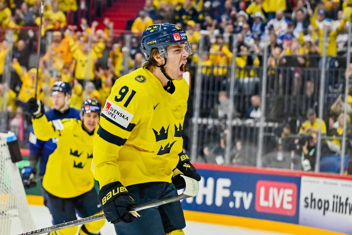 ❌ C’était prévisible et c’est désormais officiel, Leo Carlsson ne disputera pas les J.O avec la Suède 🇸🇪 cet hiver.

Il est remplacé par Marcus Johansson.

Gros coup dur pour celui qui devait être un des leaders de cette équipe candidate à la médaille d’or🥇…

#FlyTogether