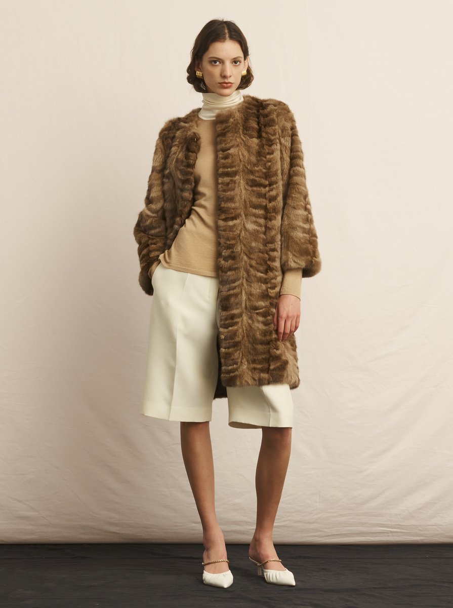 pologeorgis's tweet image. Chic layers, made for winter.

Discover new styles now included in our sale and find the perfect layer to carry you through the season.

Featuring the Upcycled Golden Sable Fur Coat.

#WinterStyle #FurCoat #Sable #FurJacket #WinterCoat