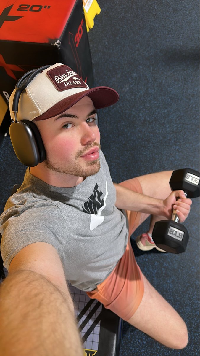 taylbe_'s tweet photo. Late night pump https://t.co/XSg3aL47oH