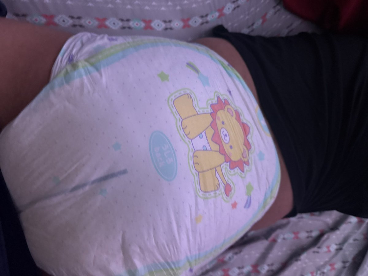 silliestfella2's tweet image. Is this the “back shot” everyone keeps talking about? Don’t know why they wanna see my messy pamp but I’m willing to offer :3