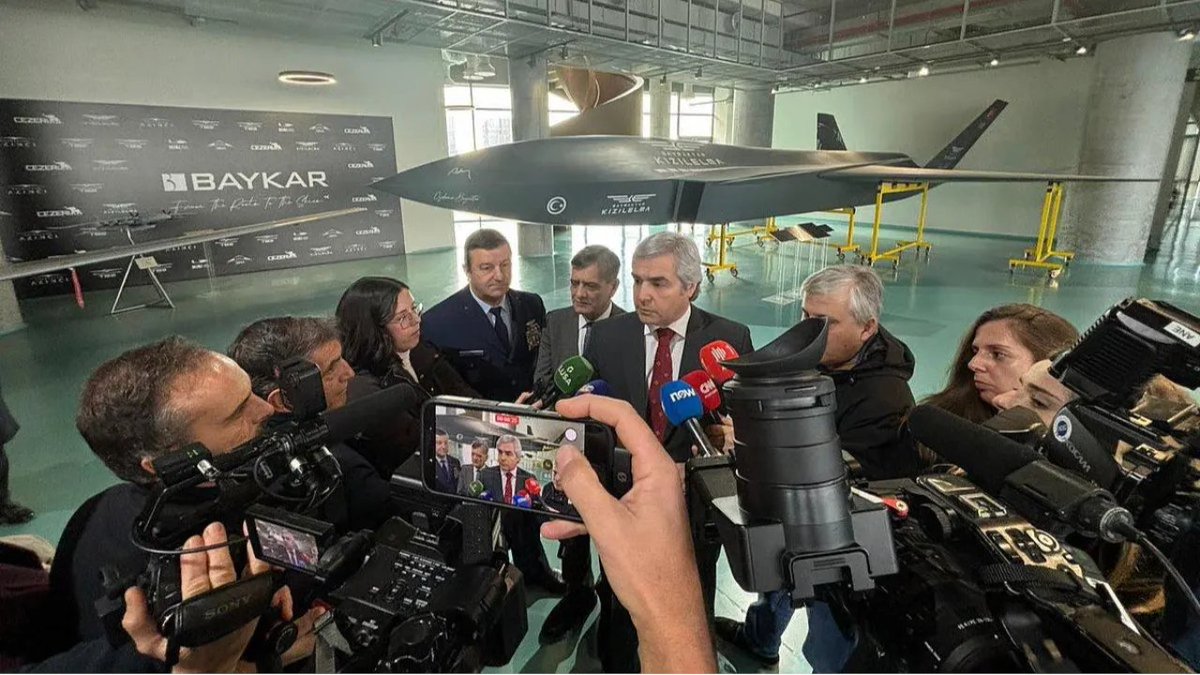 Baykar tesislerini ziyaret eden Portekiz Savunma Bakanı Nuno Melo:

➖"Dünyada farklı çok amaçlı modellerde otonom yapay zeka kullanan büyük insansız hava araçları üreten belki de en büyük şirketteyiz. Burada gördüğümüz, dünyanın en iyisi olan en son teknoloji. Portekiz'de de