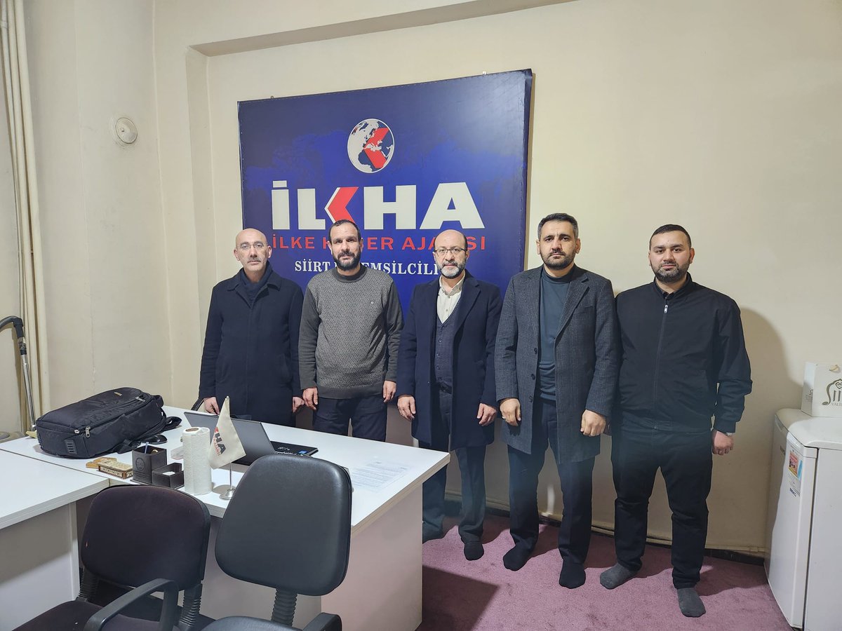 GİK Üyelerimiz Şeyhmus Tanrıkulu, Zülfikar Fırat ve İl başkanımız Abdulhakim Tekin ile beraberindeki heyet, Siirt İLKHA Haber Ajansı muhabiri Murat Orhan'ı  ziyaret ettiler.
Yerel medya çökerse, halkın sesi kısılır. Onun için medyaya gerekli destek verilmeli.<a href="/muratorhan56/">İLKHA muhabir</a>