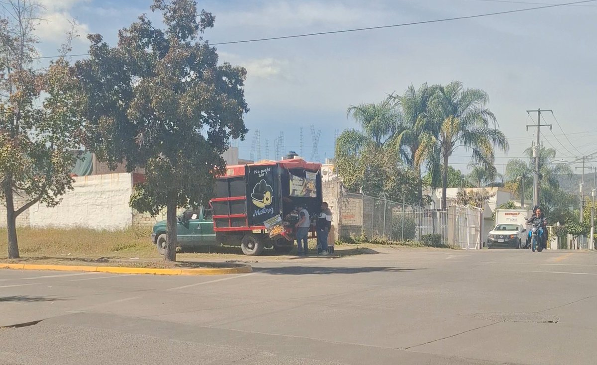 <a href="/InspZapopan/">Dirección de Inspección y Vigilancia</a> <a href="/HafidCerda/">HAFID CERDA</a> <a href="/PabloLemusN/">Pablo Lemus Navarro</a> <a href="/isauraamadorn/">Isaura Amador</a> <a href="/ZapopanGob/">Gobierno de Zapopan</a> Muchas gracias por su atención, lamentablemente solo los torean estás personas. Ahora se pasaron a esta zona, en av guardia nacional esq. Colegio militar, necesitamos mayor control en la zona por seguridad y bien de todos. maps.app.goo.gl/VHHrjBgrf5v2oL…