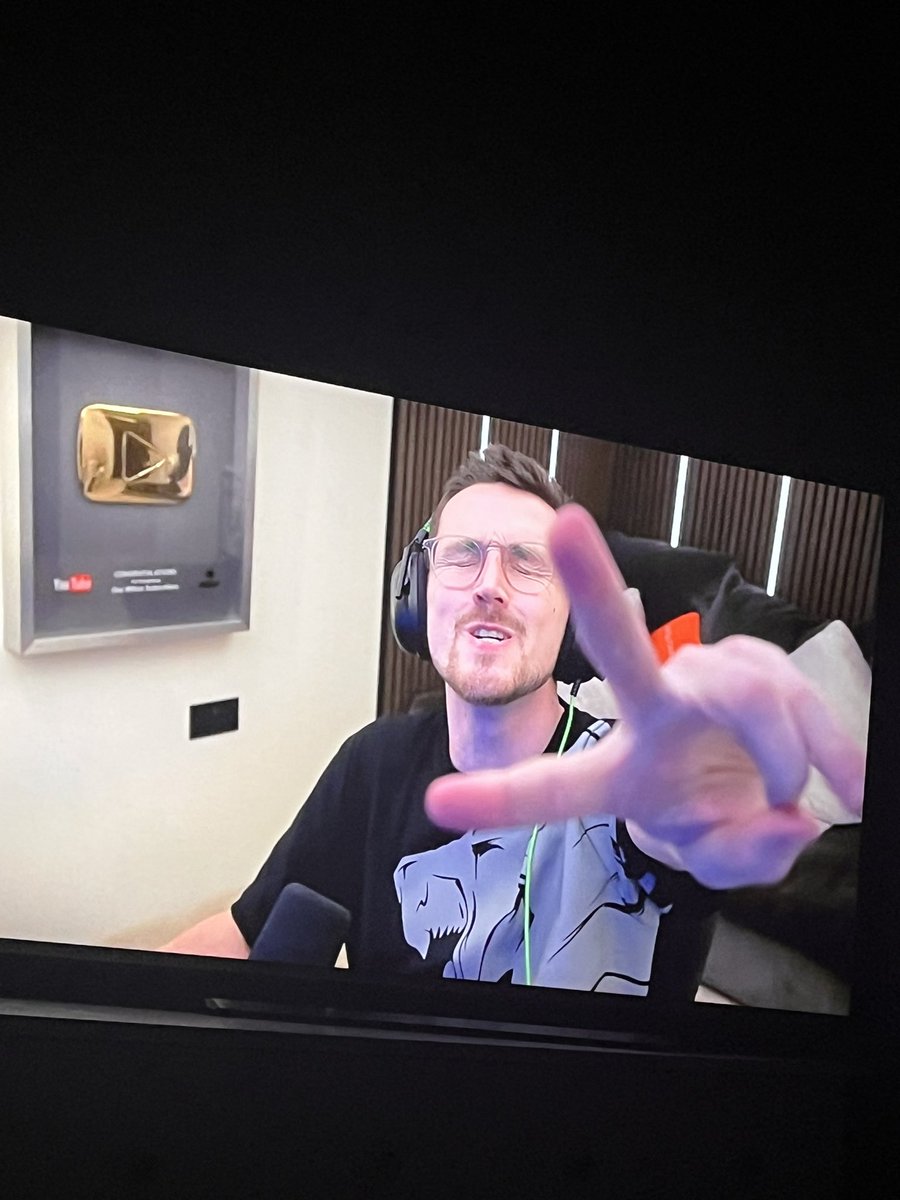 beaney11's tweet photo. @Syndicate end of the stream on the big tele ✌️😂 https://t.co/BltYuoErag