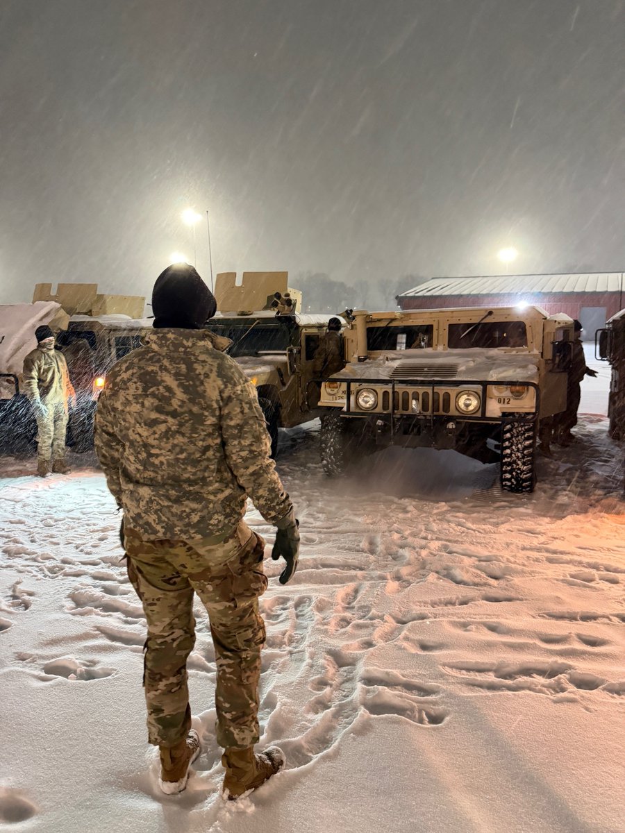 Missouri_NG's tweet image. Thank you to our service members who answered the call during severe winter weather.

Supporting local communities and the Missouri State Highway Patrol, they stood ready to assist stranded motorists when Missourians needed help most.

#MoGuard #AlwaysReadyAlwaysThere #OneTeam
