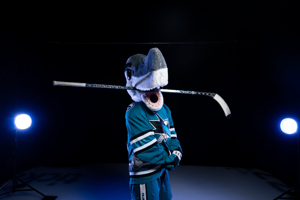 SanJoseSharks's tweet photo. Happy birthday to everyone's favorite fish, @sjsharkie! 🎉💙 https://t.co/wnizMP2pGN