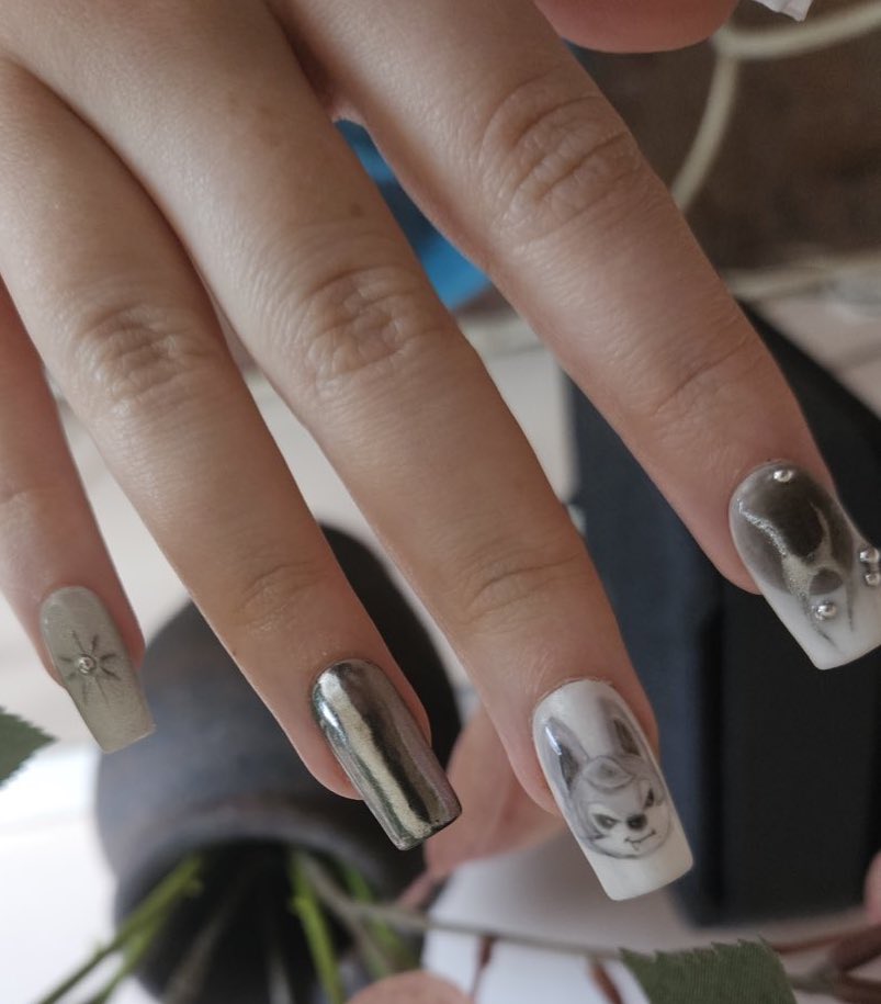 je vous relance mais c’est vraiment urgent… ça nous aiderais vraiment bcp avec ma mere, on a des animaux aussi…
si vous voulez des nails n’hésitez pas, je début et mes prix sont assez doux puis ça m’aidera aussi de m’entraîner, alimenter mes réseaux etc

merci 🤍