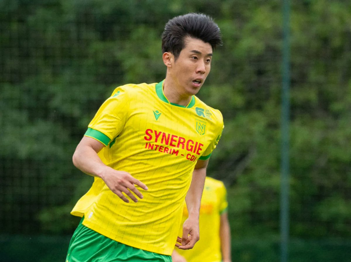 Kwon devrait rejoindre Westerlo selon <a href="/lequipe/">L'Équipe</a> . Un transfert définitif pour le milieu sud-coréen de 24 ans qui quitte le #FCNantes  après seulement six mois sur les bords de l'Erdre. Westerlo est 12e de D1 Belge 🇧🇪 

Le montant n'a pas filtré, il aura joué 12 matchs avec le #FCN