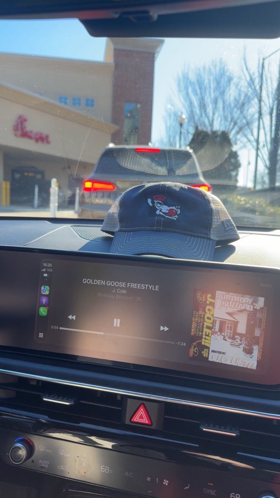 _Ryne's tweet image. Slobbering for this free chicken