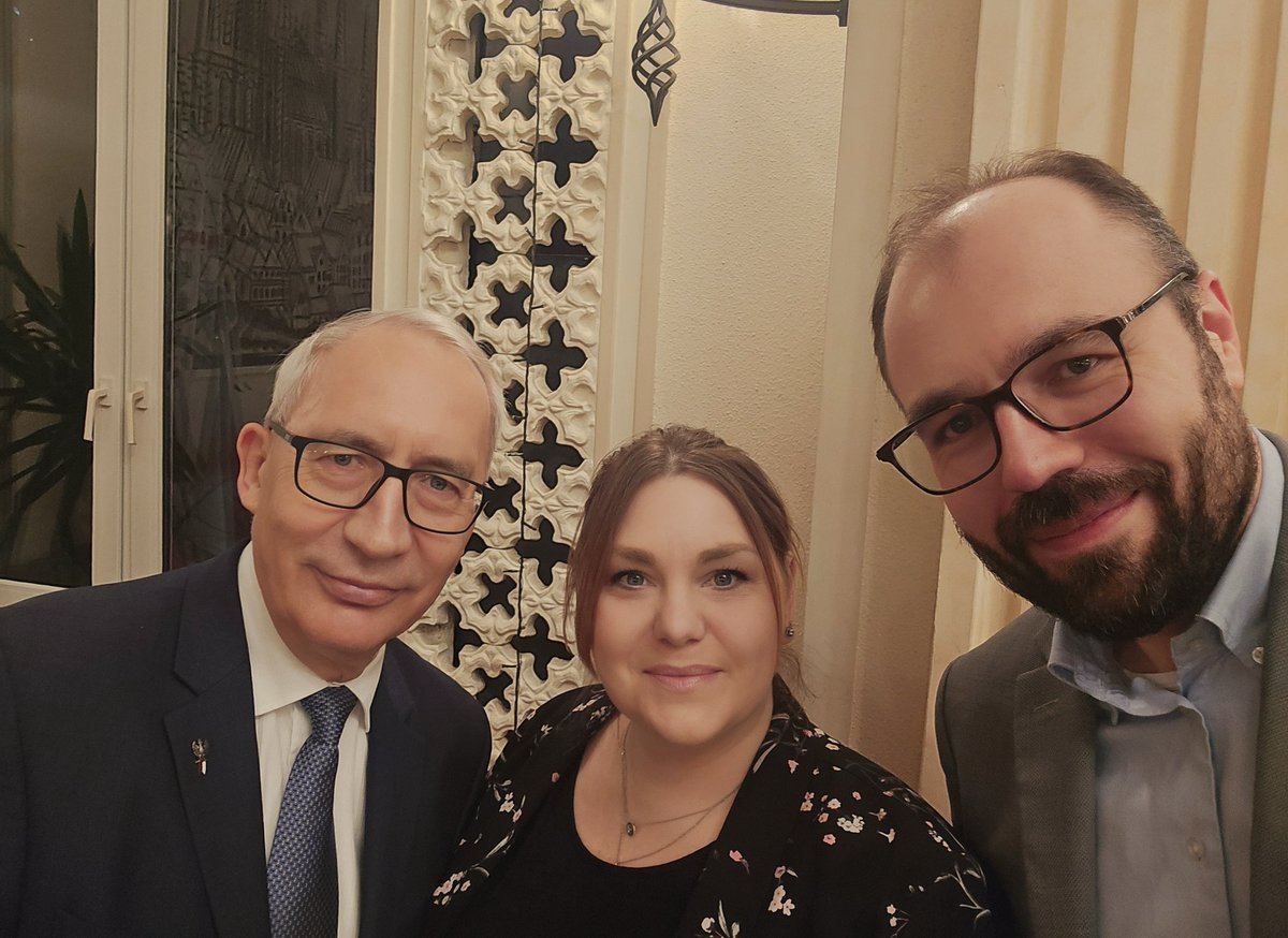 🔥 Fantastyczne spotkanie w Gdańsku z posłami <a href="/KaziSmolinski/">Kazimierz Smoliński</a> i <a href="/KrzSzczucki/">Krzysztof Szczucki</a> - pełne inspirujących rozmów o Polsce, o przyszłości i bieżących problemach 🇵🇱

Wszystko zorganizowane przez Klub Gazety Polskiej II i przewodniczącego <a href="/Koralewski_K/">Kazimierz Koralewski</a>.