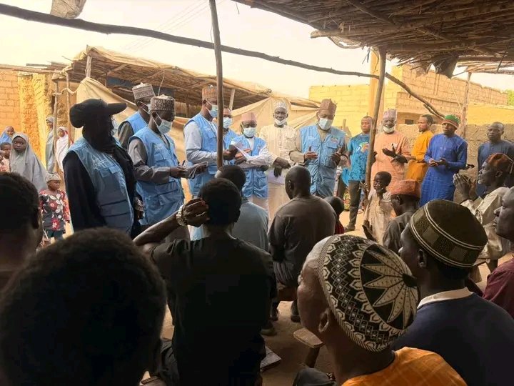 kano_cdc's tweet photo. Gwamnatin Kano ta hannun hukumar yaki da cutuka masu yaduwa KNCDC ta wayar da kai da raba magani kyauta.

KNCDC  ta gudanar da  wayar da kan ne a Durmawa dake Tiga a karamar hukumar Bebeji. https://t.co/HTkp0oR3jH