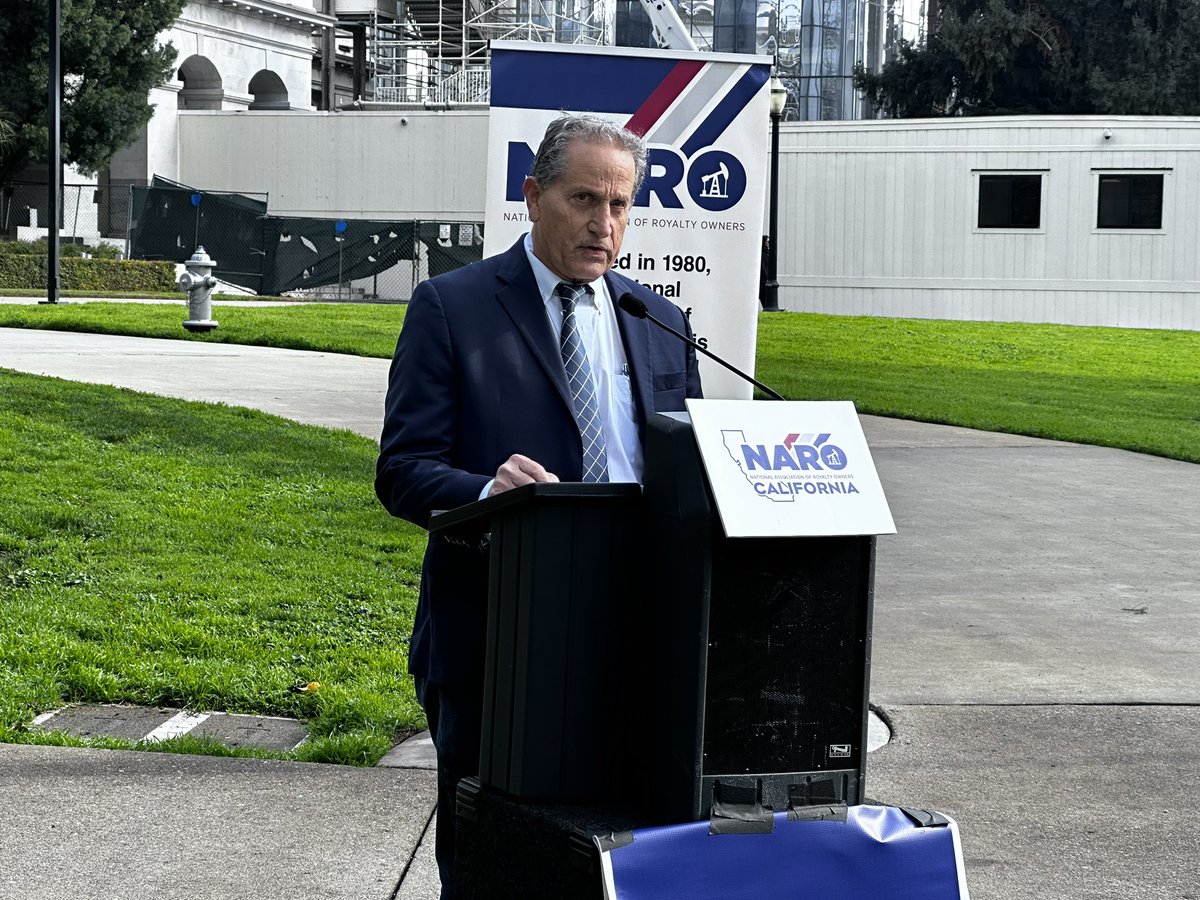 Eytan Wallace tweet media