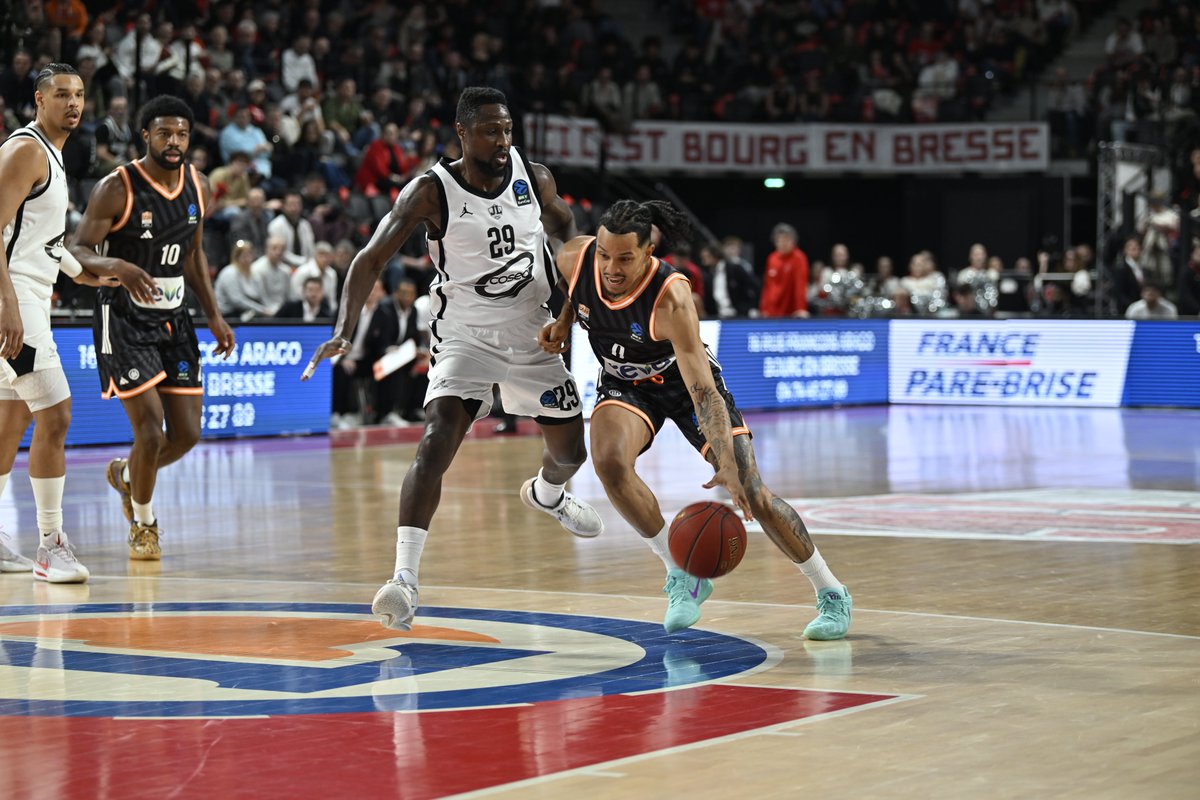 ratiopharmulm's tweet photo. Erste Hälfte zum Vergessen 😓

Mit einem Zwischenstand von 45:27 geht's in die Kabine. 
Jetzt heißt es voller Fokus auf Hälfte zwei. Auf geht's Uuulmer! 🔥

#Uuulmer #WeAreOne #WeAreAllOneTeam #OneTeamGames #PowerOfTeam| 📷 Jacques Cormarèche https://t.co/FdSv8JJ0tO