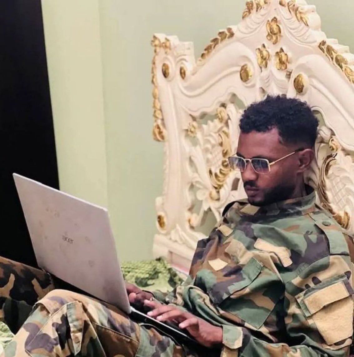 ⭕️ عناصر مليشيا البراء بن مالك الارهابية يغتصبون طفلة بمدينة سنار ووالدة الضحية تناشد في الاعلام بعد يأسها من تحقيق العدالة.
#السودان #سنار #SaveSudan