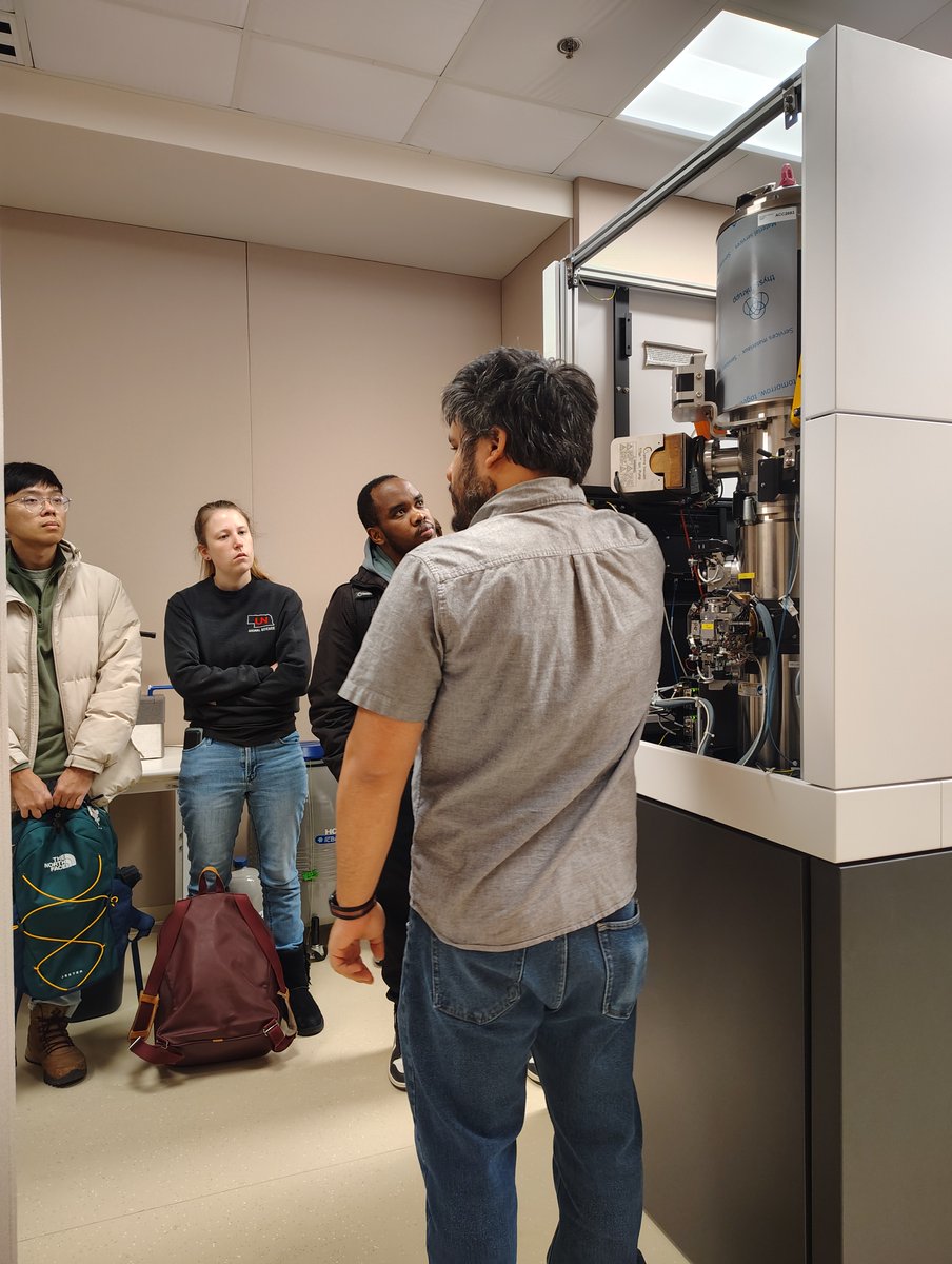 BiotechUNL's tweet photo. Having fun in the lab! Flow Cytometry, @Cryo_UNLbiotech, and Single Cell Genomics Lab Demonstration Week! 

#BiotechSpringClass #SpringintoBiotech #UNL https://t.co/GcyUS5T2TX