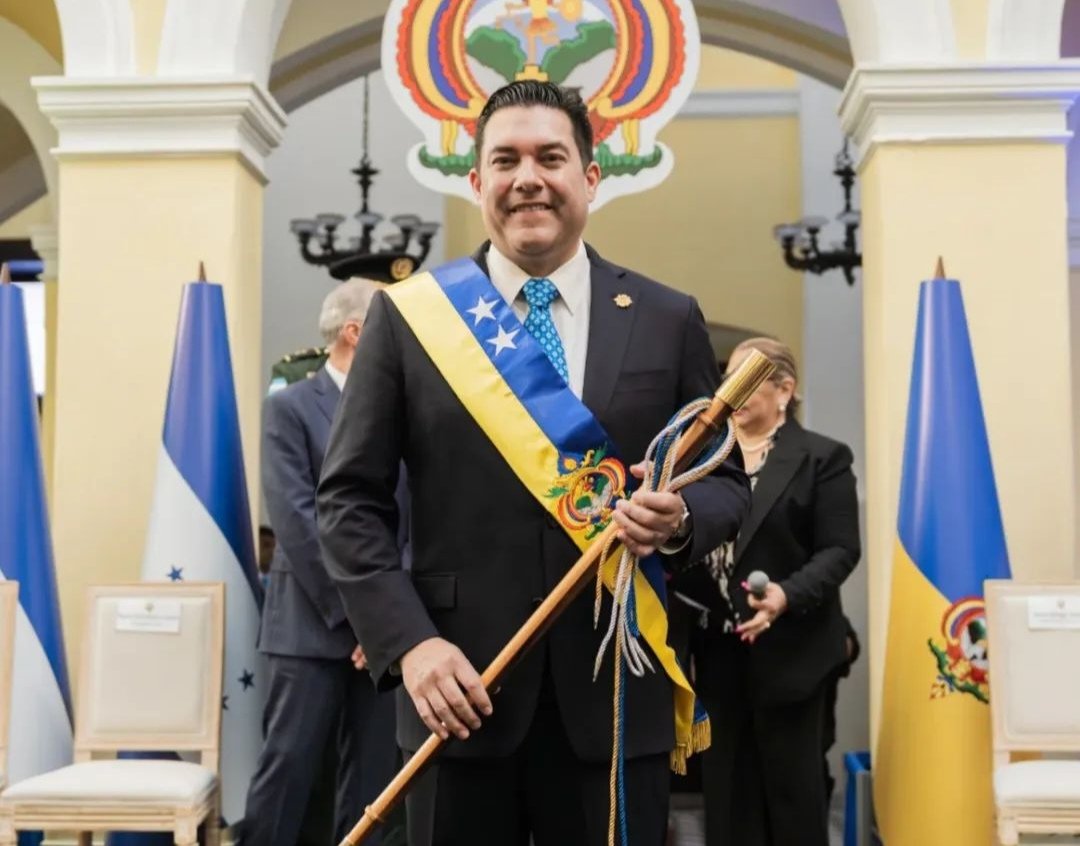 elpulsohn's tweet image. #EPActualidad | El alcalde del Distrito Central, Juan Diego Zelaya, hizo un llamado a la unidad y al trabajo conjunto de la corporación municipal para impulsar el desarrollo de la capital.

“Mi mayor honor es servirles como alcalde, y mi promesa es trabajar sin descanso por…